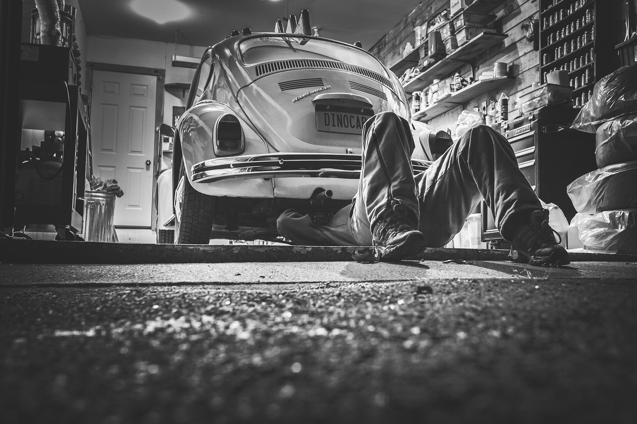 man, car, repair, car repair, car workshop, repair shop, car wallpapers, repairs, garage, mechanic, vw beetle, volkswagen, beetle, automotive, workshop, tools, supplies, monochrome, black and white